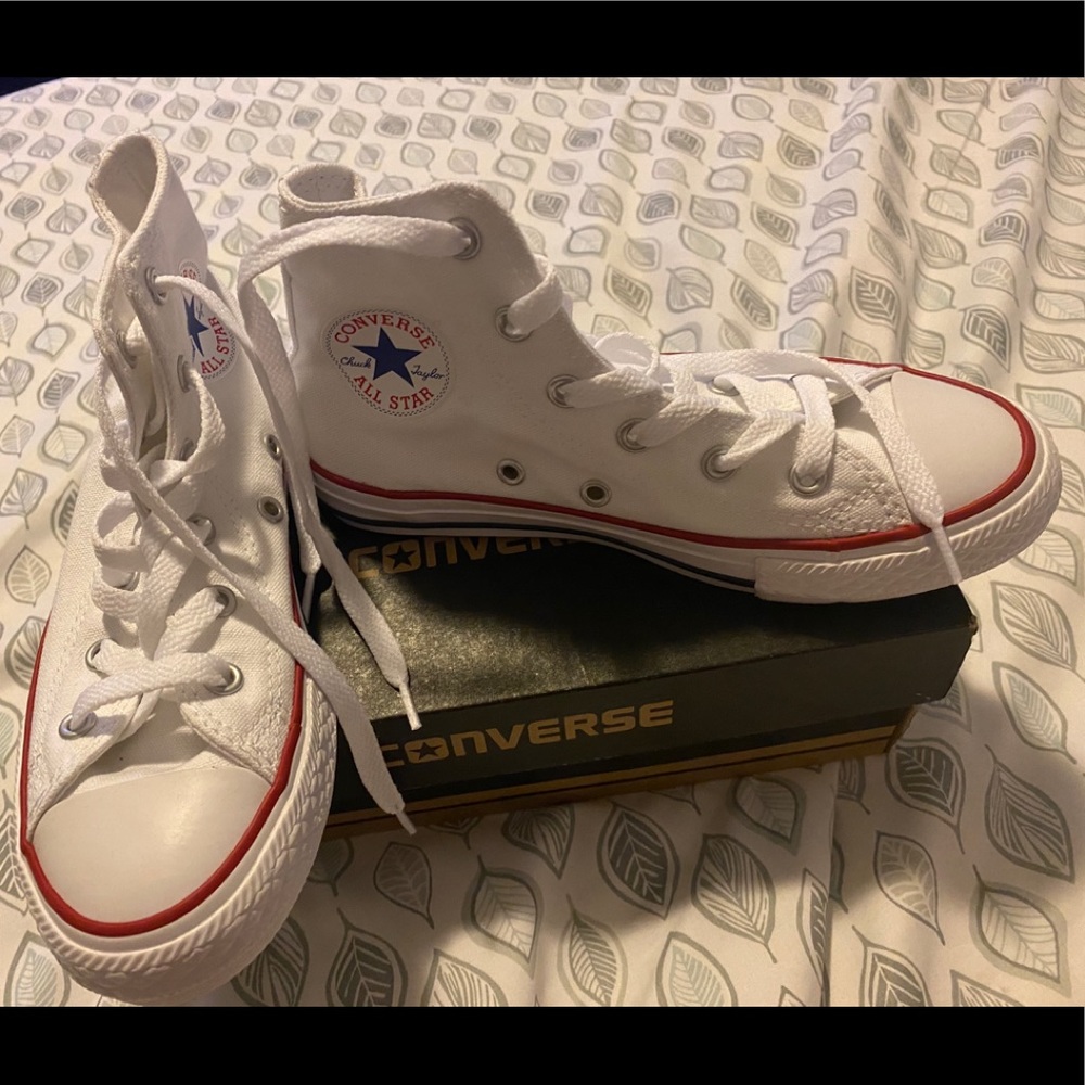 White Converse size 13.5 Youth